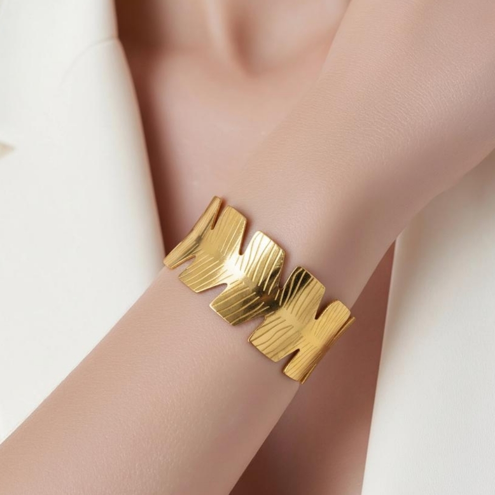 Stainless Steel Bangle Waterproof & Fade-Resistant w/Plating Hypoallergenic